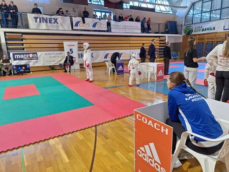 Sara Lišinović trener, Brina Salkić tekmovalka in Arben Osmanaj sodnik